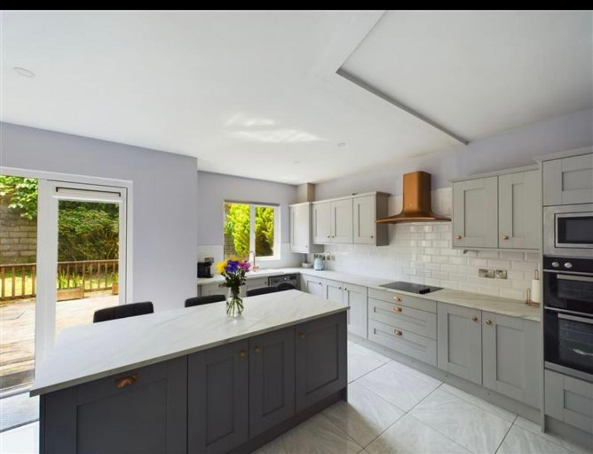 Deluxe Dwelling - 15 Mins From Cork City/Airport Apartment ภายนอก รูปภาพ