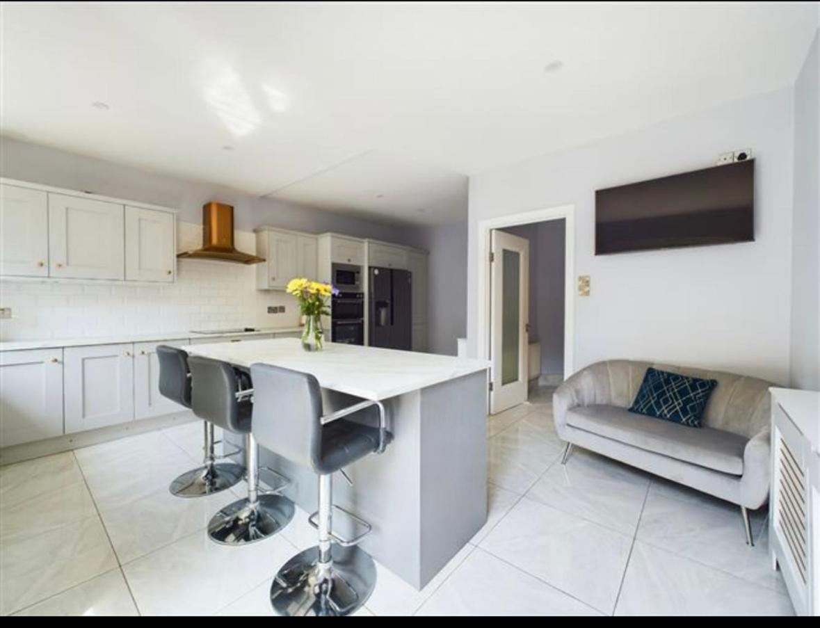 Deluxe Dwelling - 15 Mins From Cork City/Airport Apartment ภายนอก รูปภาพ