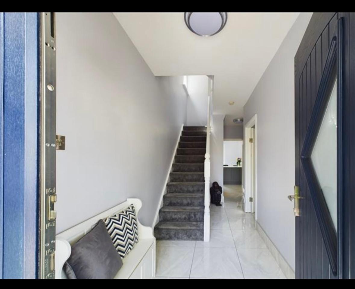 Deluxe Dwelling - 15 Mins From Cork City/Airport Apartment ภายนอก รูปภาพ